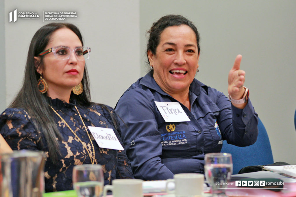 Acreditación de Educando en Familia a Directoras CAI 16 - Cintillo