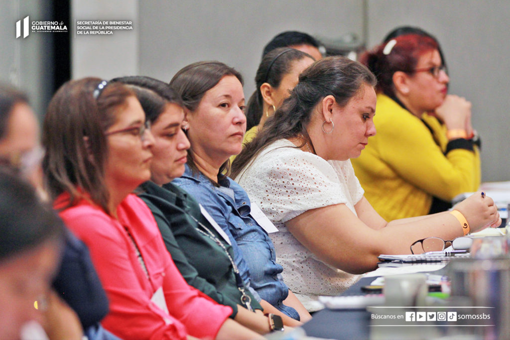 Acreditación de Educando en Familia a Directoras CAI 17 - Cintillo